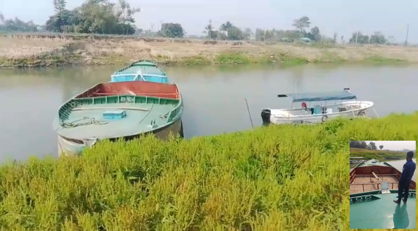 ইজারা বিহীন ধোপাজান নদীতে বালু খেকোঁদের নতুন কৌশল অবলম্বন, ওসি’র চোখ ফাঁকি দিতে গিয়ে বালুসহ ষ্টিলবডি নৌকা আটক