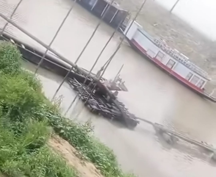 বৌলাই নদীতে ড্রেজার বন্ধে অভিযানে ম্যাজিস্ট্রেটের সহযোগীর উপর হামলা ড্রেজার সিন্ডিকেটের