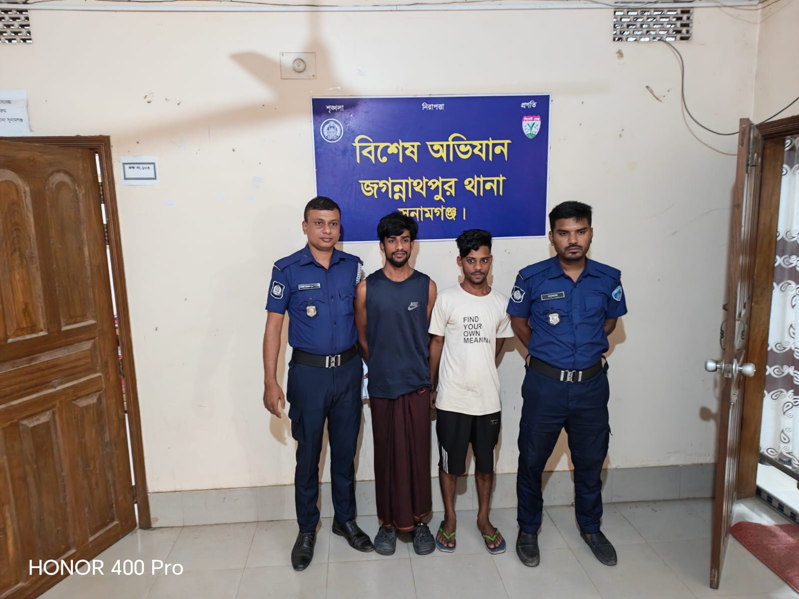 জগন্নাথপুরে গৃহস্থালির মালামাল চুরির ঘটনায় ২ পেশাদার চোর গ্রেপ্তার, চোরাই টিভি উদ্ধার